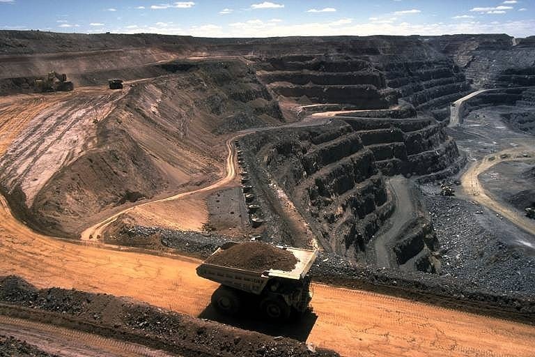 ورود معادن به بورس در آینده نزدیک/ اعلام آمادگی سازمان بورس برای حمایت از بخش معدن