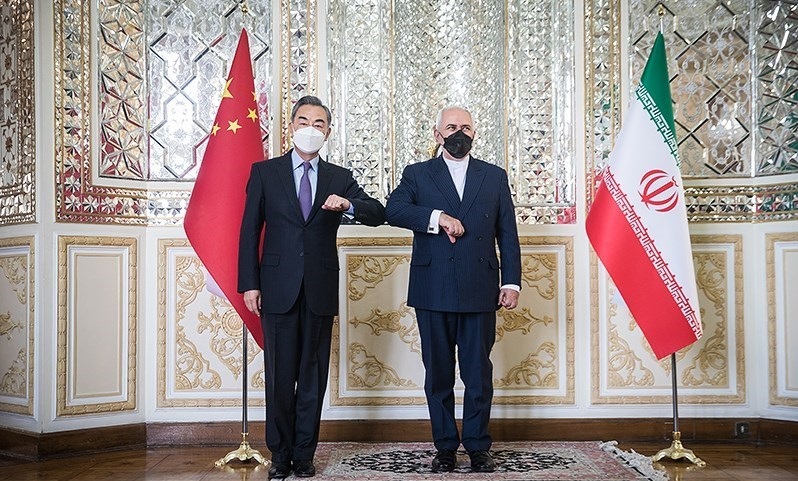 بلومبرگ: قرارداد ۲۵ ساله با چین به تقویت اقتصاد ایران در برابر تحریم‌ها کمک می‌کند
