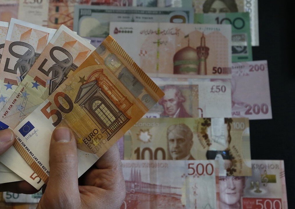 کاهش نرخ رسمی یورو و ۲۰ ارز دیگر