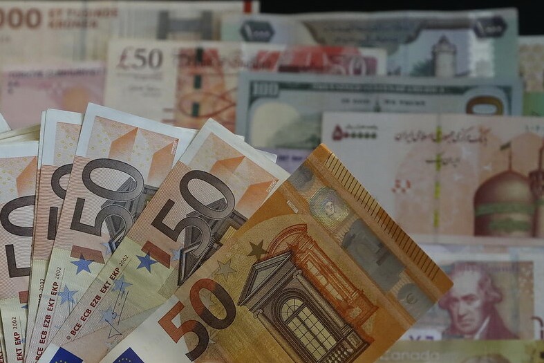 کاهش نرخ دلار و یورو در بازار متشکل ارزی برای دومین روز پیاپی