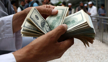 قیمت دلار در صرافی‌های بانکی در آستانه بازگشت به کانال ۲۴ هزار تومان