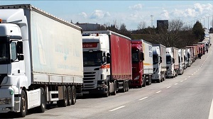 تردد کامیون داران از سرخس و لطف آباد به ترکمنستان ممنوع نیست