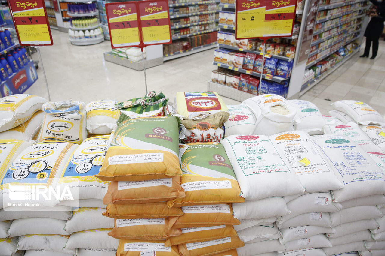 مشکل کد تخصیص ارز برای واردات برنج حل شد/ ماندگاری برنج های رسوبی تا ۲ سال است