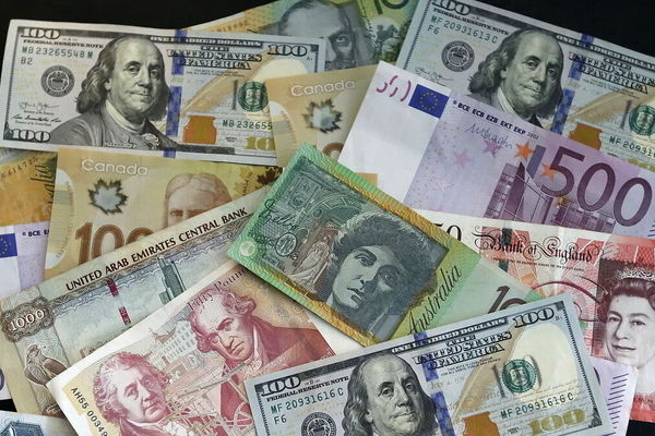 بر اساس اعلام بانک مرکزی؛ نرخ رسمی ۱۵ ارز افزایش یافت